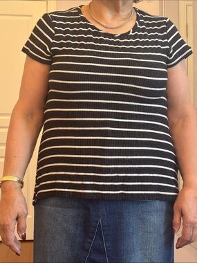 Black & White Striped Women's Short Sleeve Top